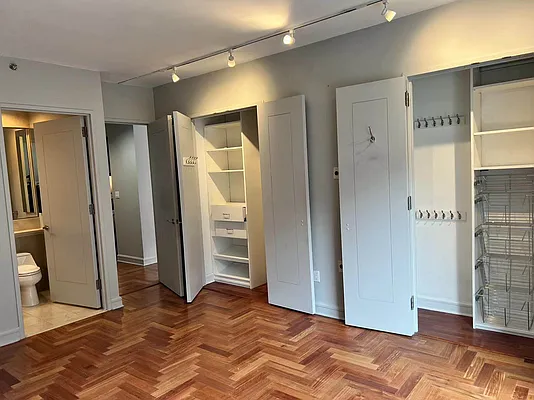 Rented by E Realty International Corp | media 34