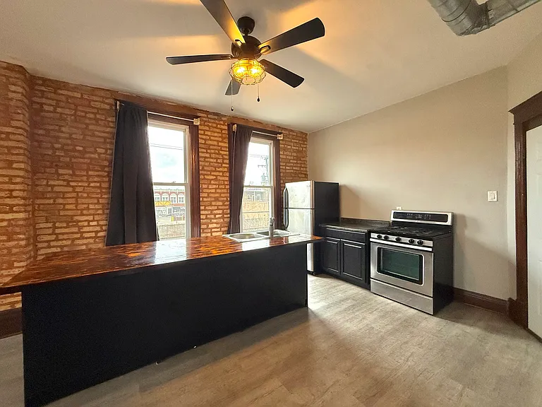 2141 S Marshall Blvd #2-R — Photo 7
