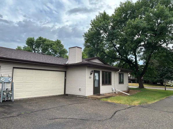 8612 S Maplebrook Cir, Brooklyn Park, MN 55445