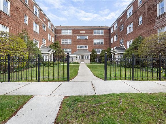 2nd image of 2916 W Berwyn Ave APT 3