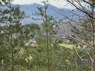 3 Harbour Heights Dr, Hayesville, NC 28904