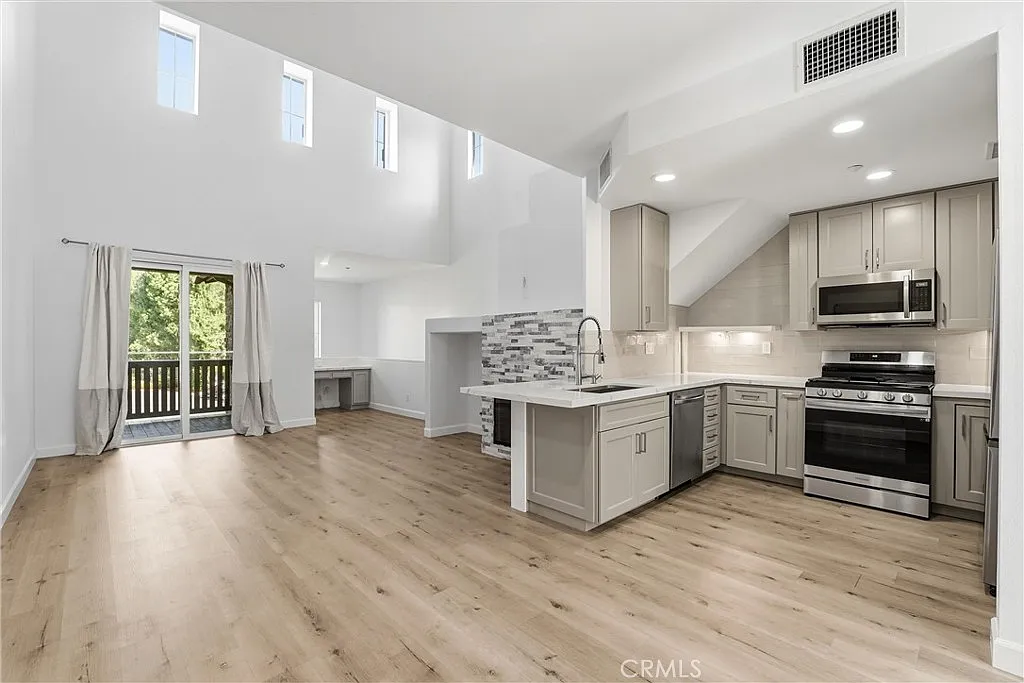 Building Photo - 225 Coral Rose