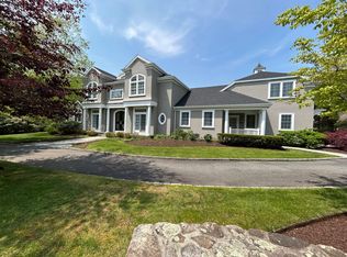 16 N Glen Dr, Mashpee, MA 02649
