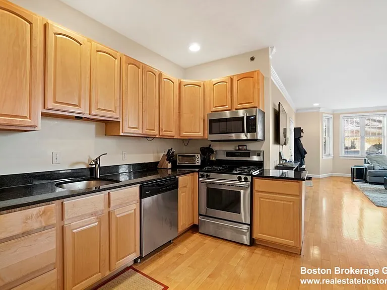 8 Howell St — Photo 13