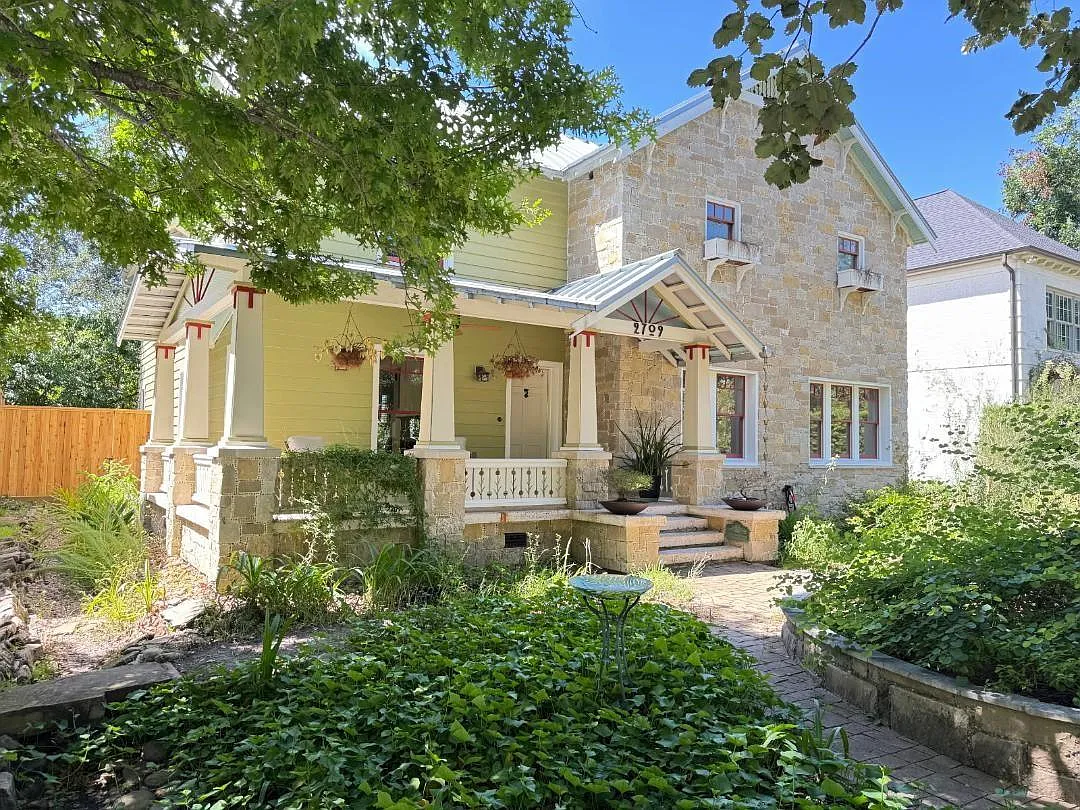 4 bed, 3.5 bath, 2685 sqft, $6,000 — Photo 2