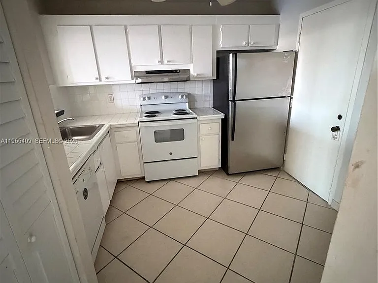 1830 Dixieanna St #406 — Photo 16