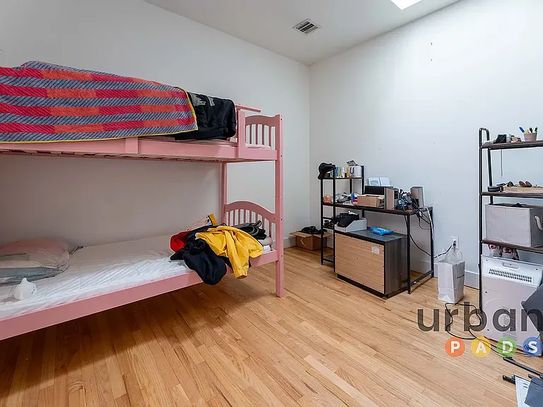 128 Manhattan Ave #1R — Photo 8