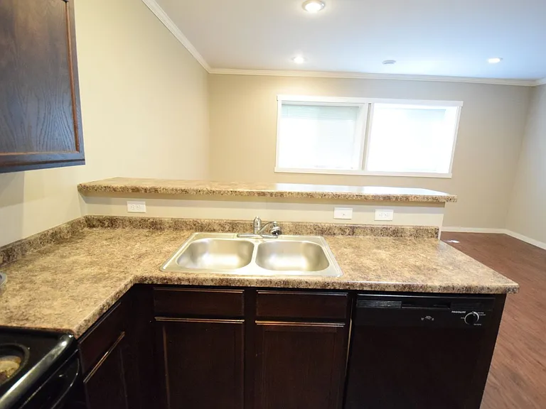 224 James Ave — Photo 15