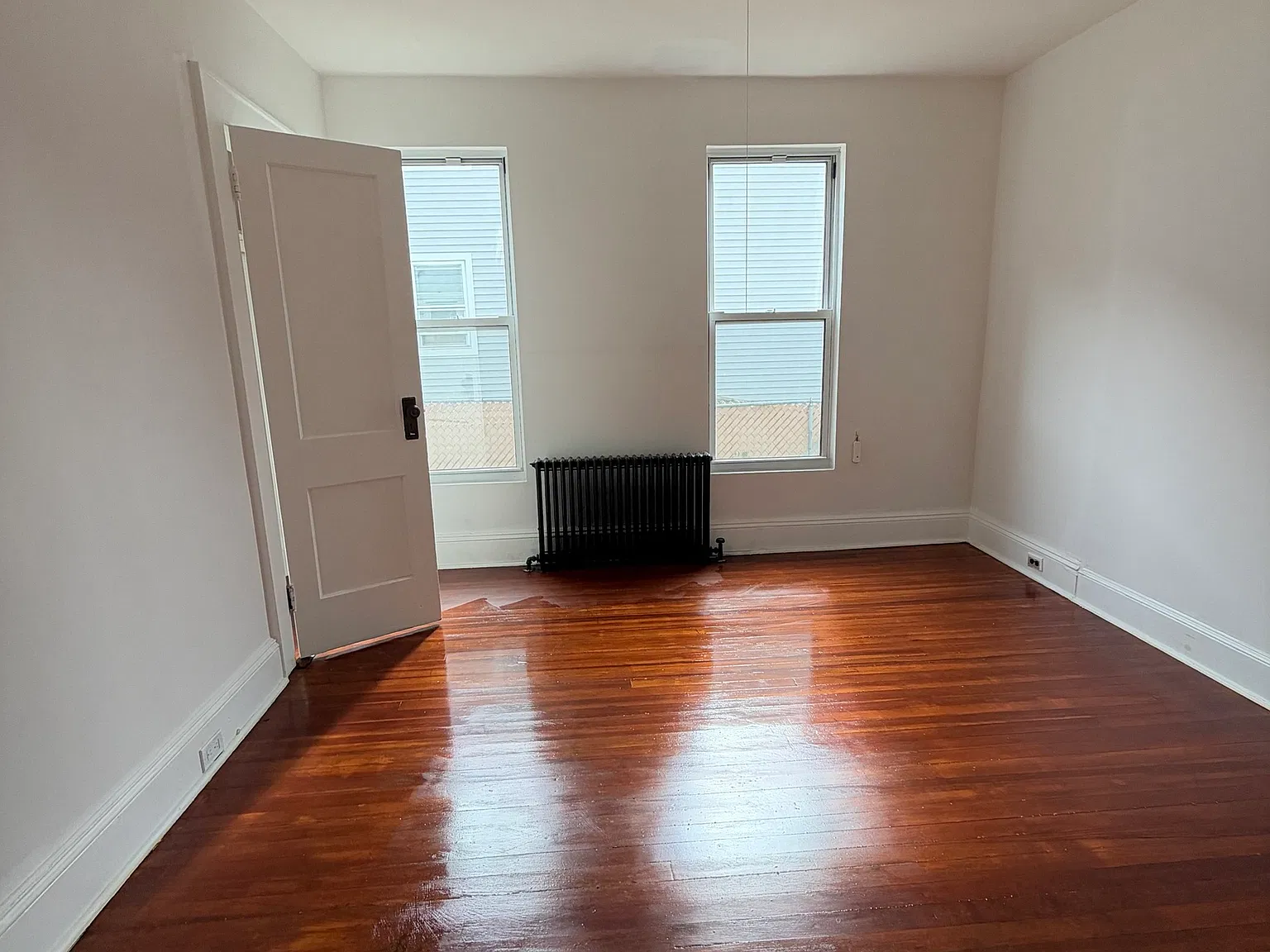 2 bed, 1.0 bath, 894 sqft, $1,800 — Photo 3