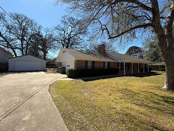 2nd image of 3245 Leaning Oaks