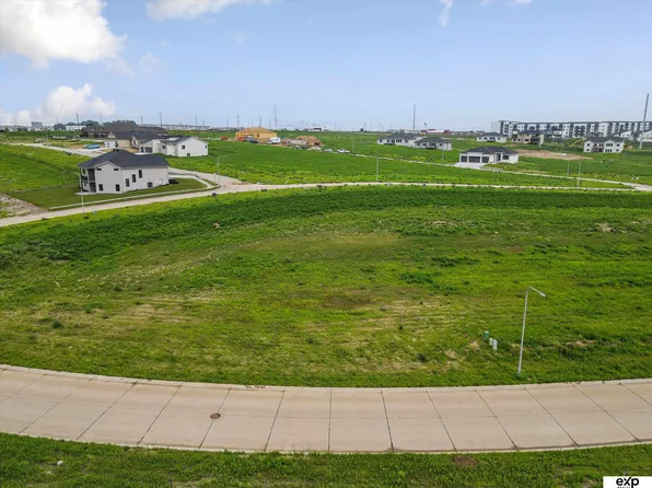 20044 V St, Omaha, NE 68135