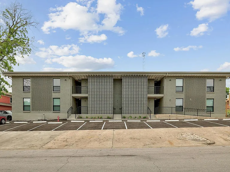 1915 E Martin Luther King Blvd — Photo 18