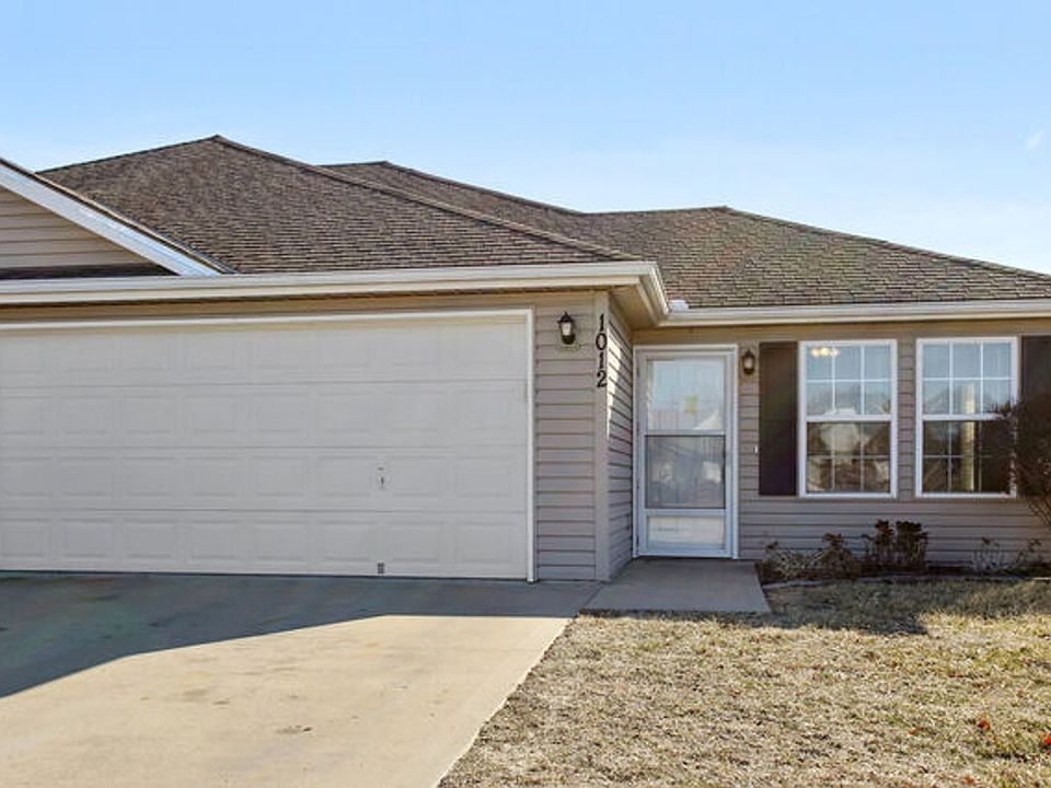 1st image of 1012 NW Willow Dr