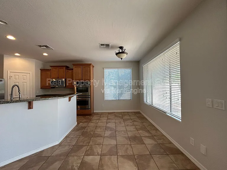 9707 S 45th Ave — Photo 10