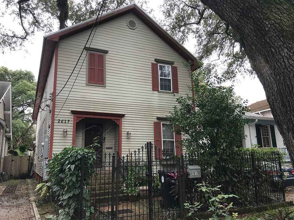 2617 Palmer - gated front yard