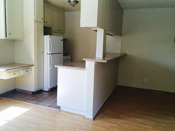 2nd image of 519 Glenrock Ave #204