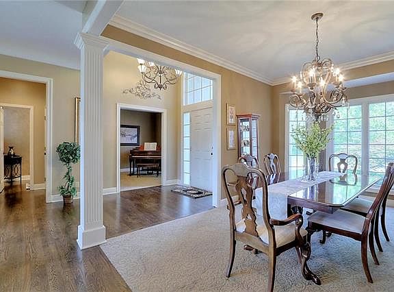 5th image of 8008 Park View Dr