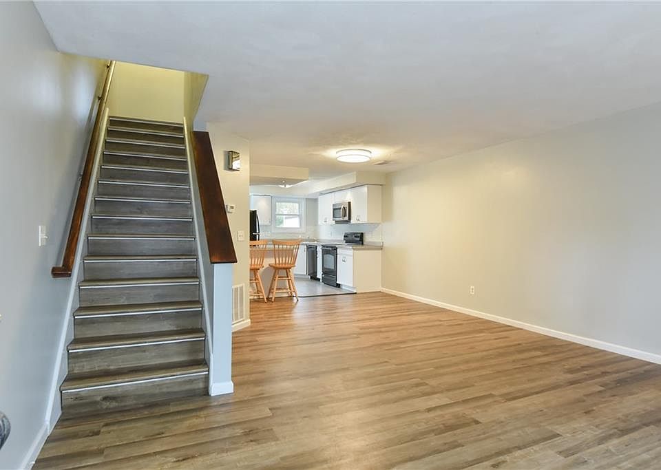 Village Green Condominiums 3399 Post Rd Warwick RI Zillow