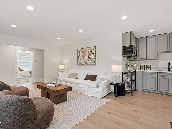 5th image of 2805 E Del Mar Blvd