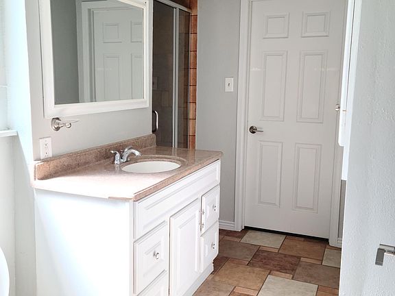 4th image of 2035 S Milwaukee St