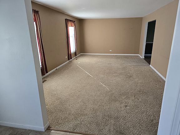3rd image of 827 S McKinley Ave