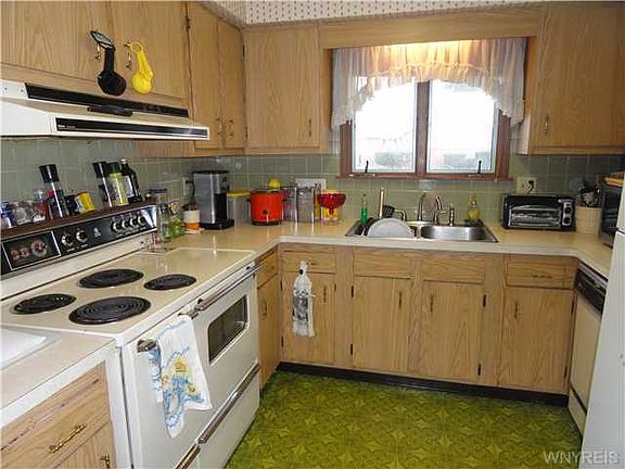 5th image of 2612 Hawthorne Pl