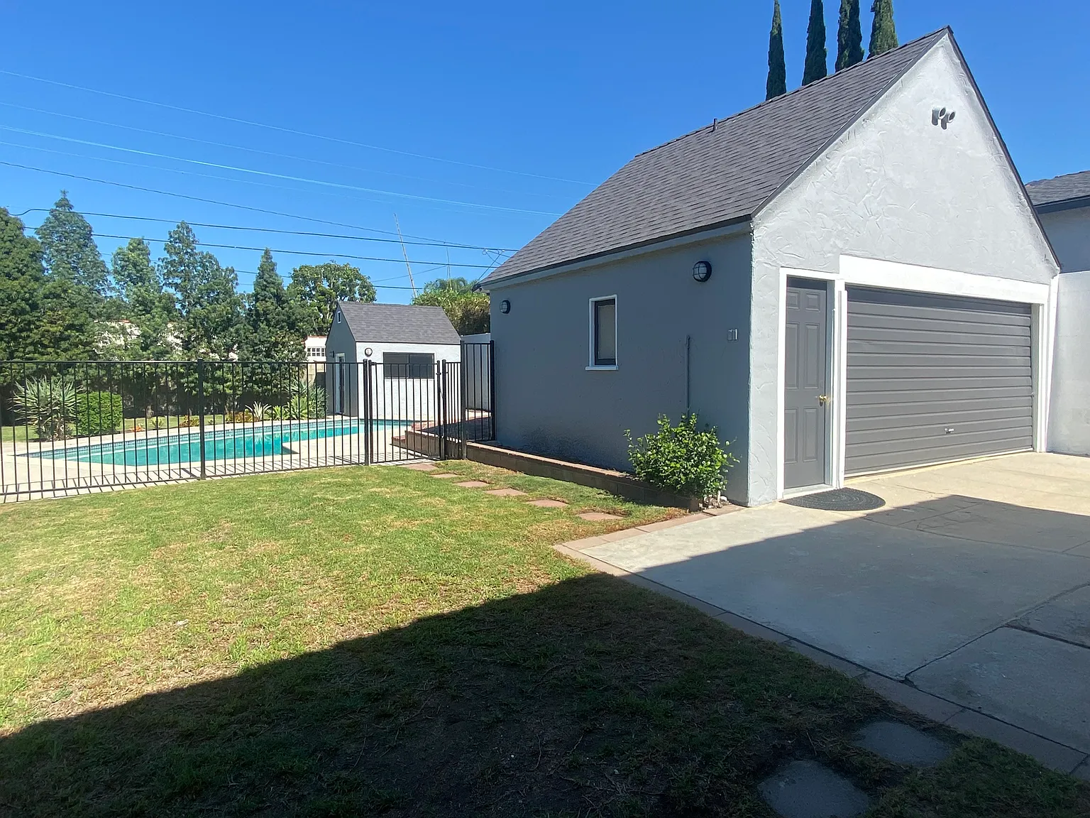 3 bed, 1400 sqft, $5,200 — Photo 2