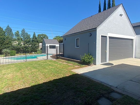 2nd image of 1337 Raymond Ave
