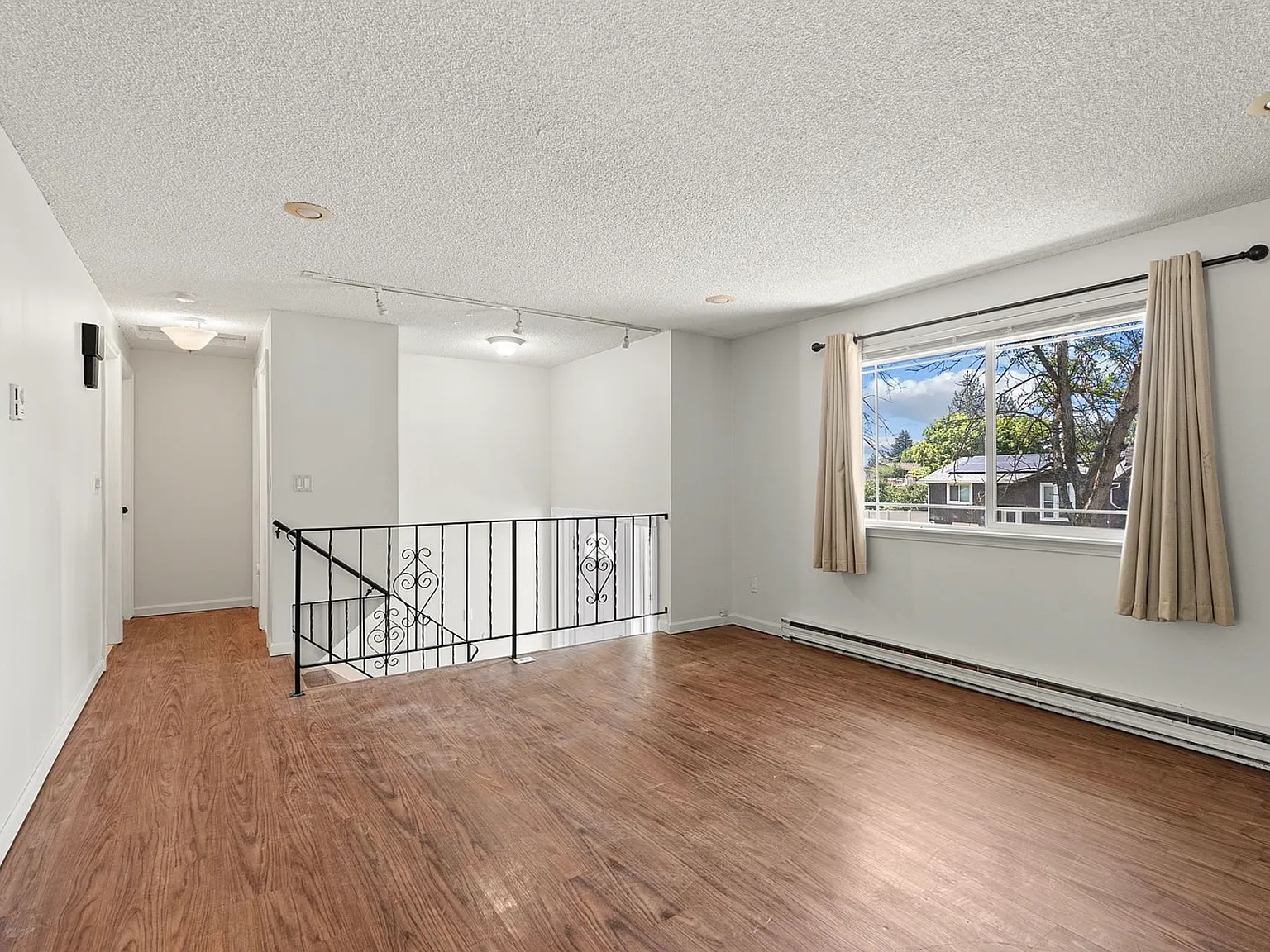 4 bed, 1588 sqft, $2,690 — Photo 4