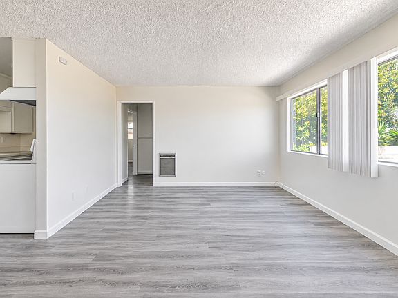 5th image of 528 Short St APT 202