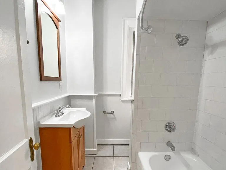 5754 Howe St — Photo 8
