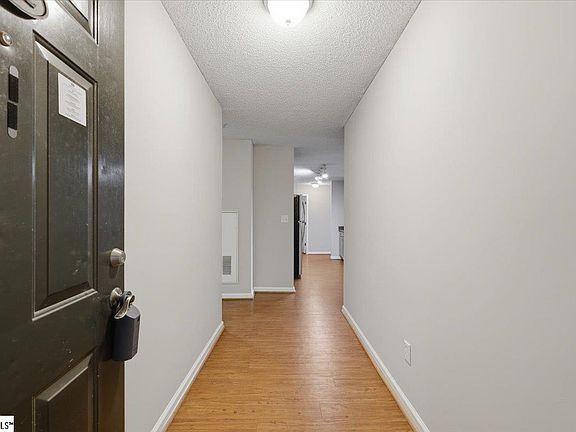 2nd image of 1612 Harts Ridge Dr