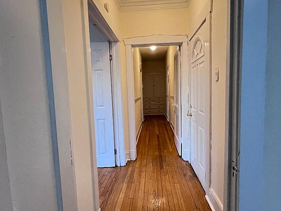 2nd image of 1930 W Montrose Ave APT 2
