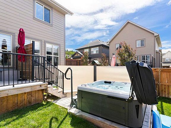 4th image of 264 S Riviera Way