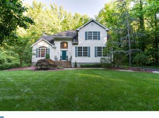 18 Beechwood Dr, Robbinsville, NJ 08691