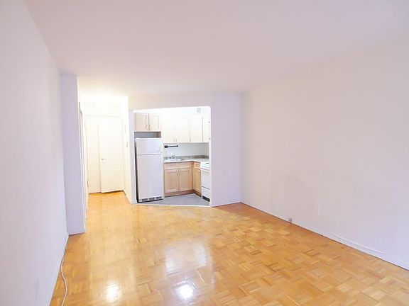 4th image of 317 E 85th St APT 4D