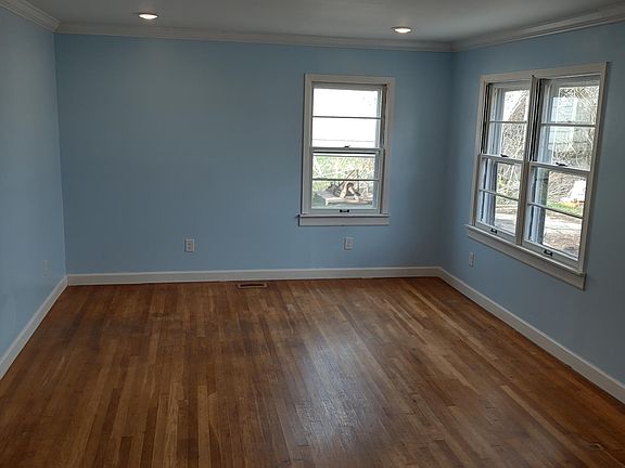 4th image of 224 N 1st St