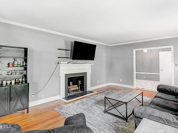 2nd image of 1000 Westminster Lane