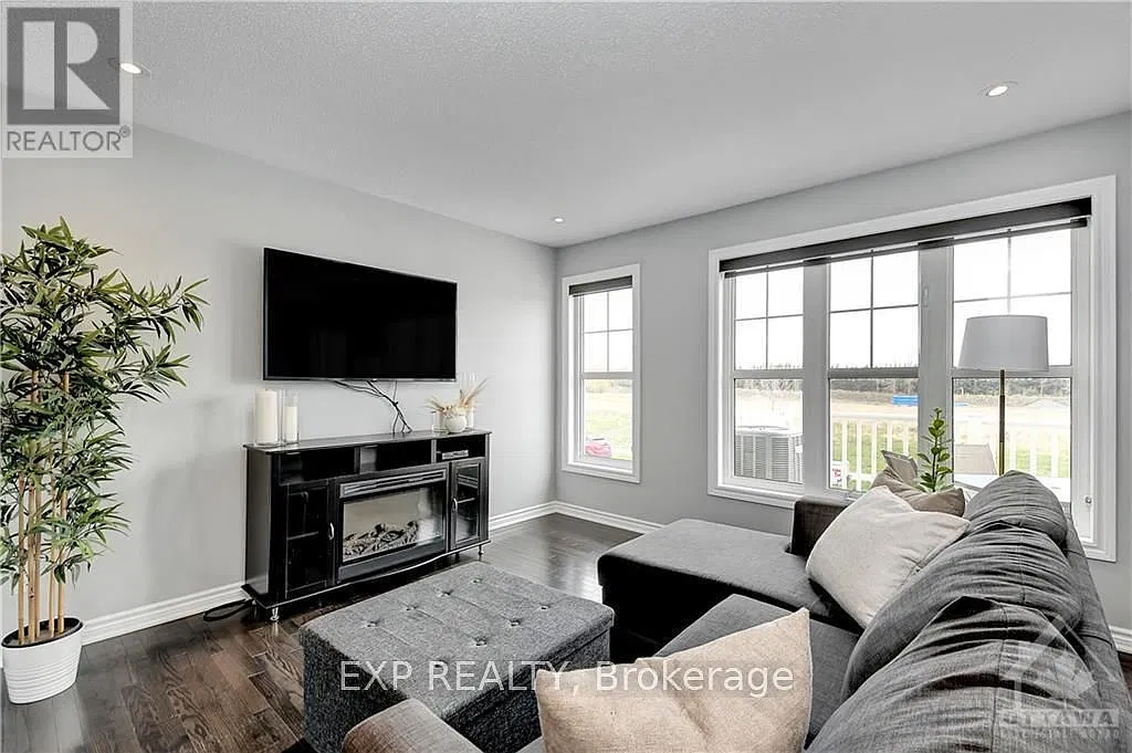 2 bed, $2,399 — Photo 4