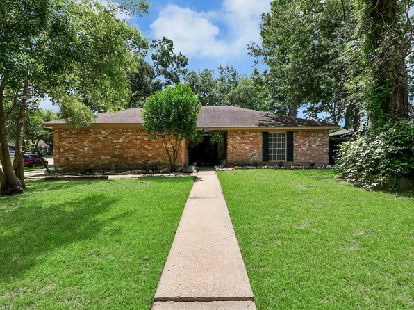 6010 Black Gum Dr, Houston, TX 77092