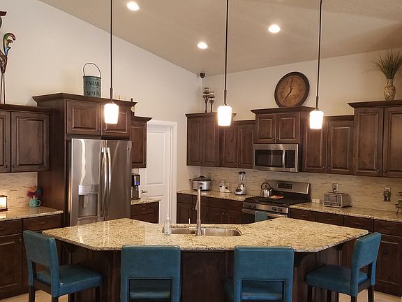 Grand kitchen