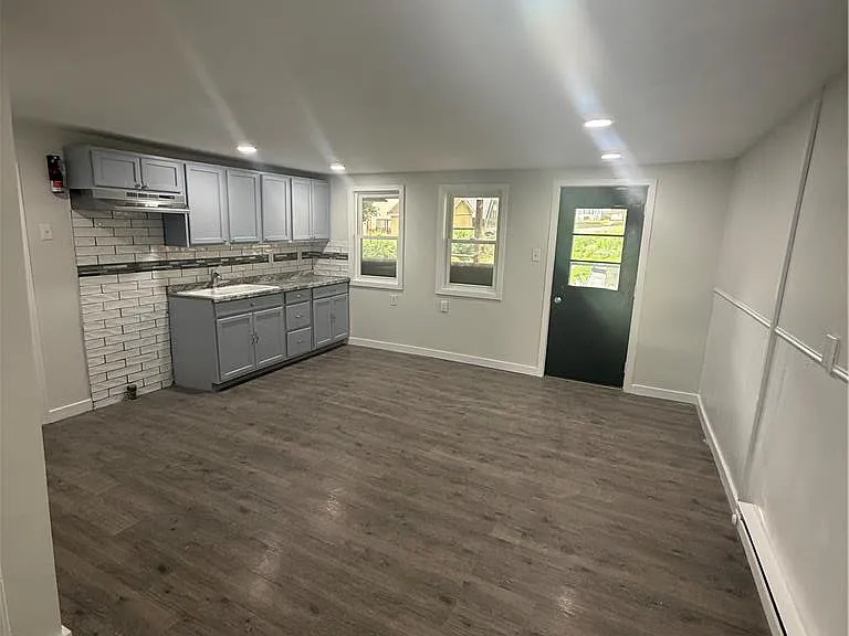 435 E Union St — Photo 3