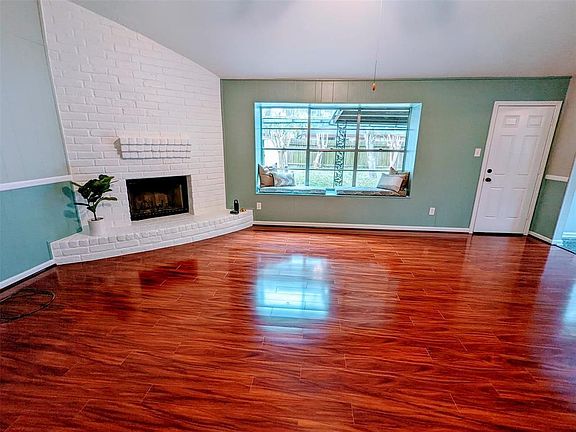 5th image of 807 Whispering Pine Dr