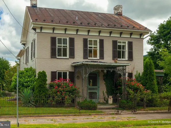 576 Fillmore St, Harpers Ferry, WV 25425