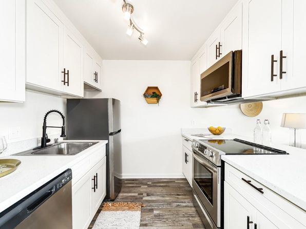 4054 California Ave SW APT 2