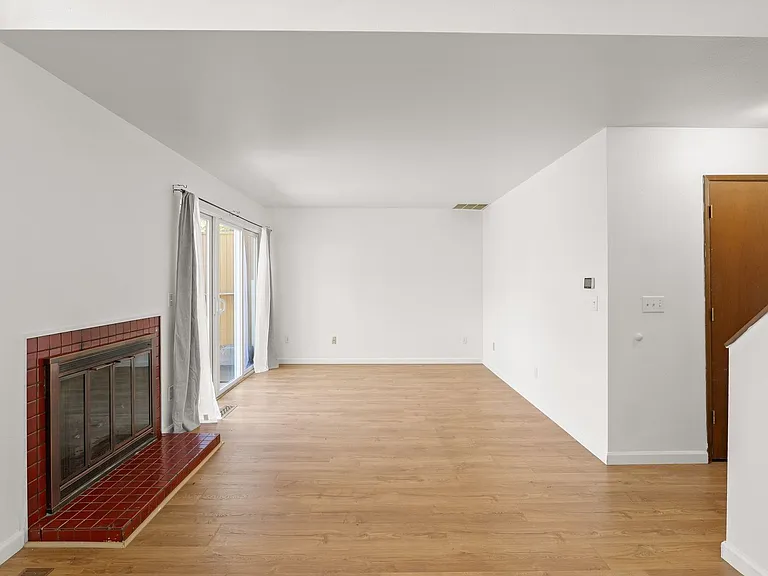 17570 NW Shorewood Dr — Photo 8