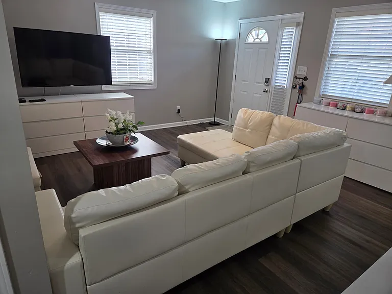 Comfortable shared living room
Cozy shared living space