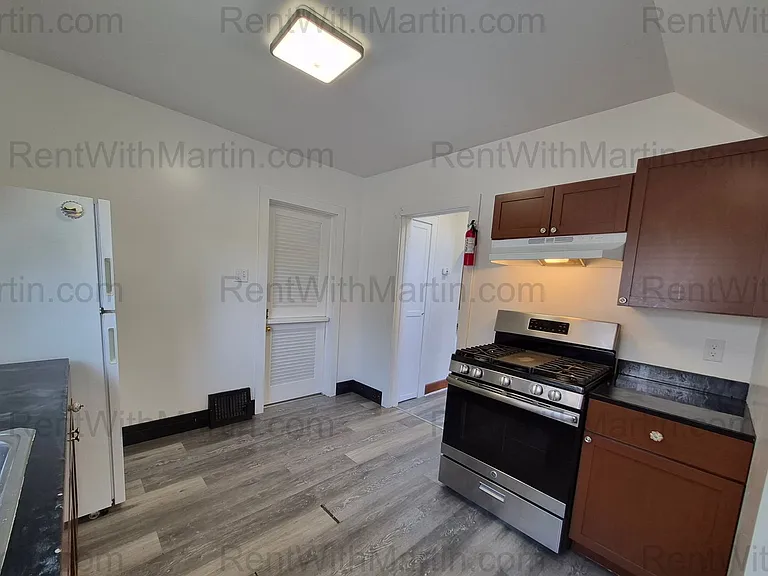 137 Hope Ave — Photo 8