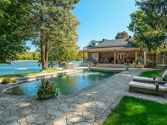 3rd image of 26 Rue Ave