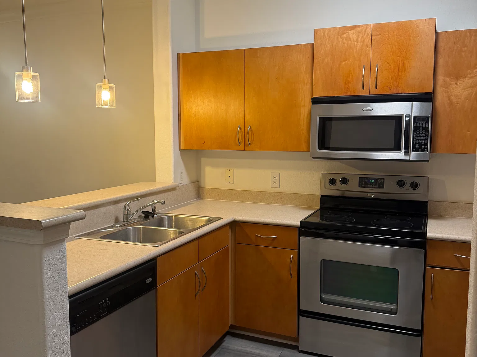 2 bed, 1100 sqft, $1,850 — Photo 2